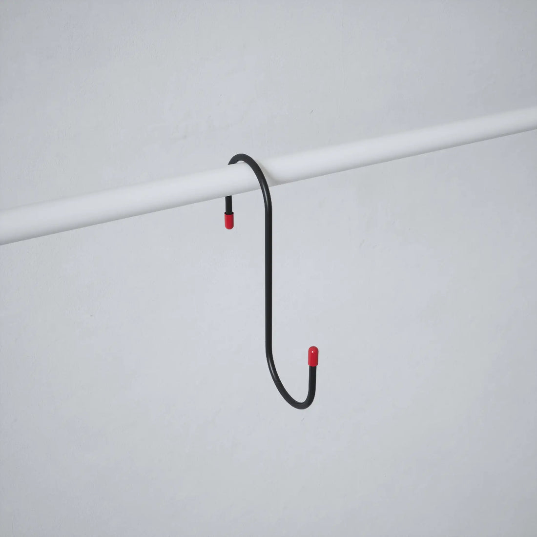 200mm S Hook Black With Red Caps